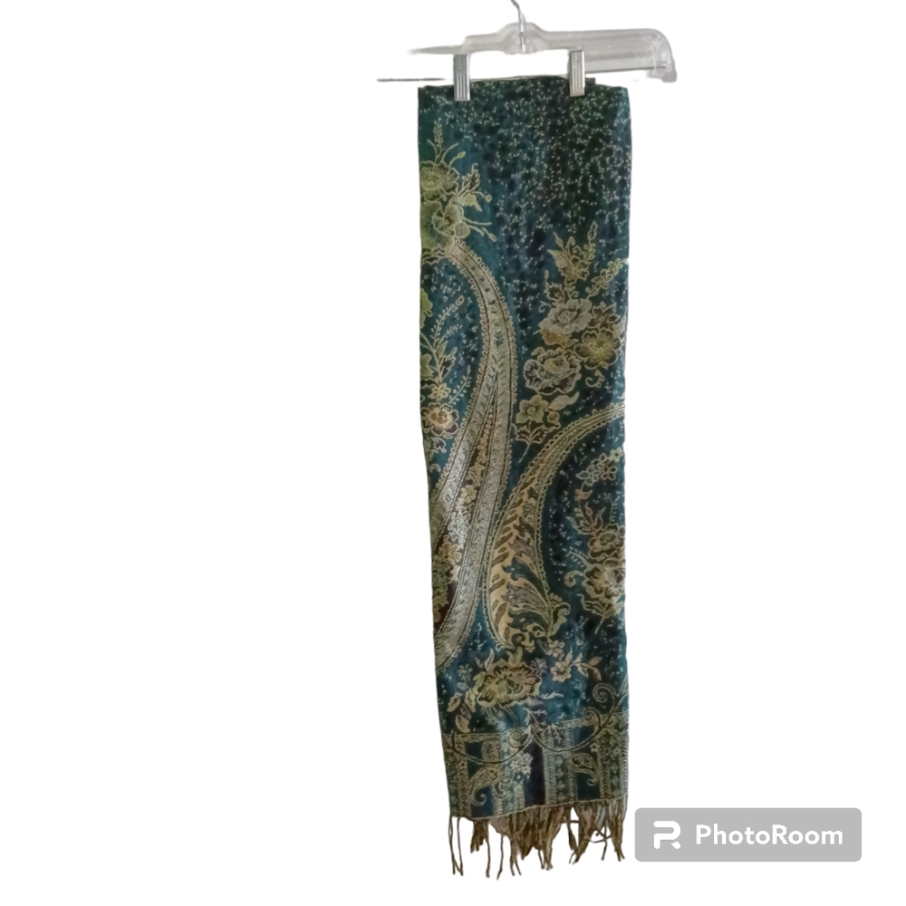 Shawl - Picture 2 of 6